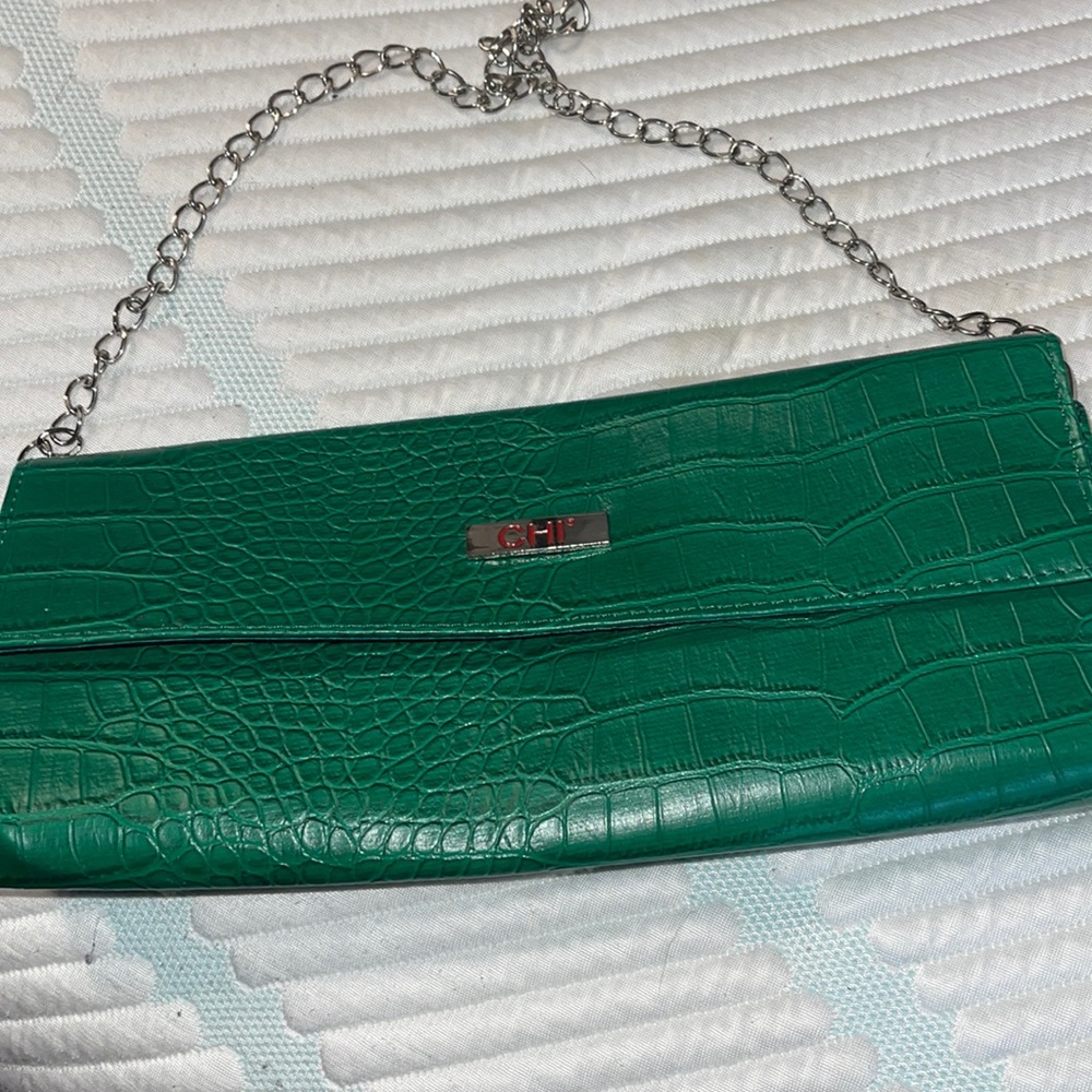 NWOT Kelly green croc CHI handbag with chain satin interior so nice new
